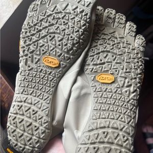 Vibram five fingers women size 6.5